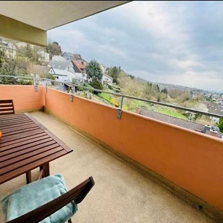 Workation Adler Taunusblick , 3-4 Personen, Balkon, 2 Badezimmer, Riesen Kueche, Waschmachine, Viel Platz, Privatparkplatz Apartment Bad Soden am Taunus Bagian luar foto