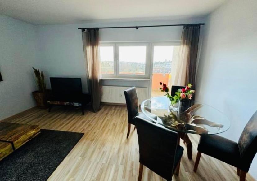 Workation Adler Taunusblick , 3-4 Personen, Balkon, 2 Badezimmer, Riesen Kueche, Waschmachine, Viel Platz, Privatparkplatz Apartment Bad Soden am Taunus Bagian luar foto