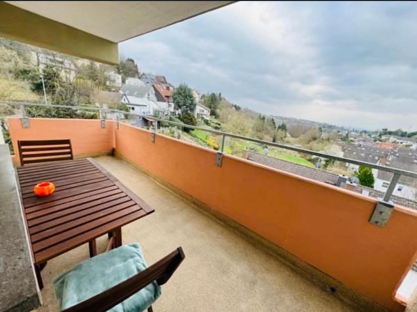 Workation Adler Taunusblick , 3-4 Personen, Balkon, 2 Badezimmer, Riesen Kueche, Waschmachine, Viel Platz, Privatparkplatz Apartment Bad Soden am Taunus Bagian luar foto