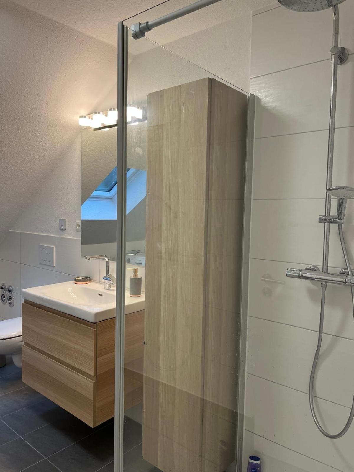 Workation Adler Taunusblick , 3-4 Personen, Balkon, 2 Badezimmer, Riesen Kueche, Waschmachine, Viel Platz, Privatparkplatz Apartment Bad Soden am Taunus Bagian luar foto